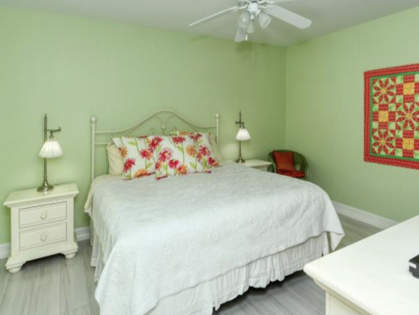 Charming Vacation Rental on Longboat Key. Call Today.